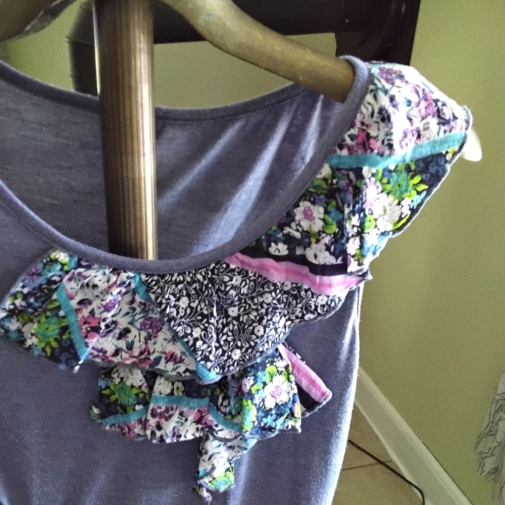 SOLD Reposhing flower top.  Wore once